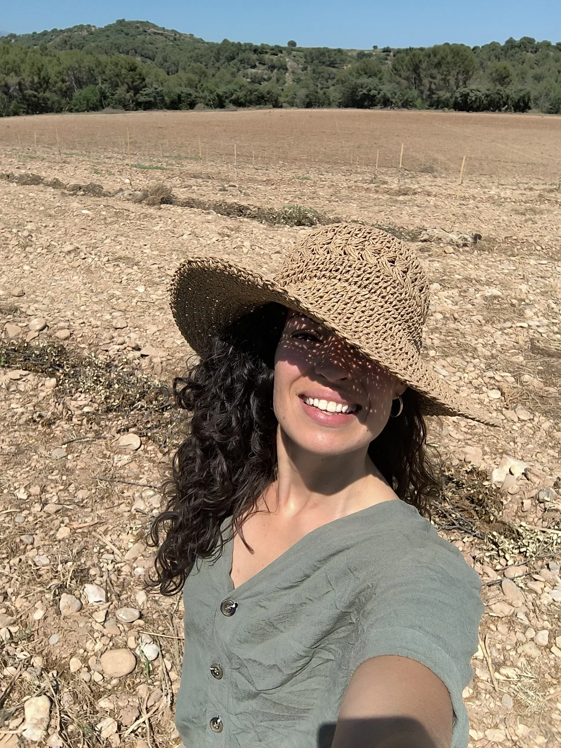 agricultura regenerativa España, volver a lo esencial, estilo de vida sostenible, turismo rural activo, revolución verde, ecoturismo, mujer, campo
