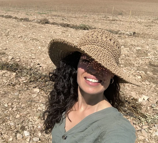 agricultura regenerativa España, volver a lo esencial, estilo de vida sostenible, turismo rural activo, revolución verde, ecoturismo, mujer, campo